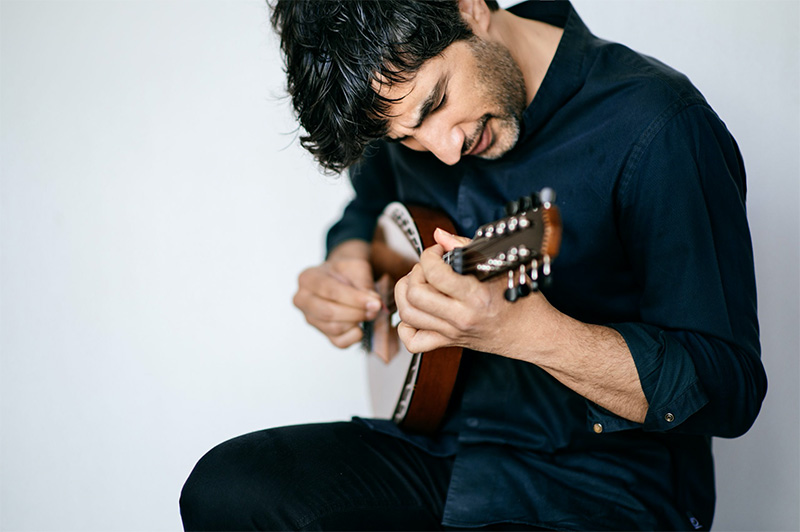 avi avital credit: Christoph Kîstlin/&ZeroWidthSpace;Deutsche Gramophon