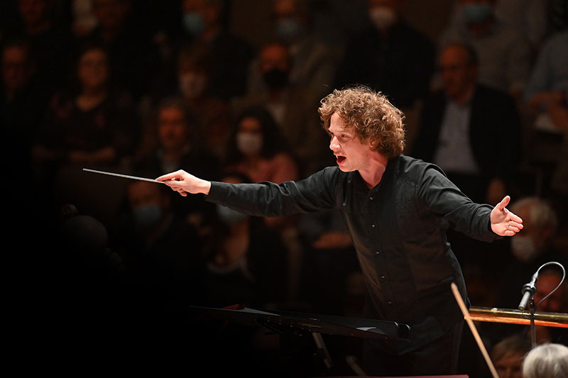 Santtu-Matias-Rouvali_Philharmonia-Orchestra-3-credit-Mark-Allan Santtu-Matias Rouvali